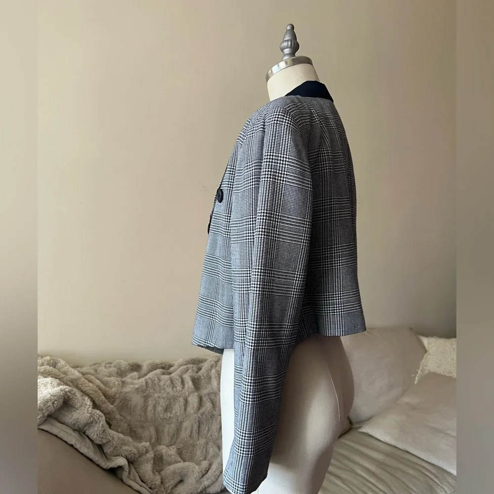 Beautiful authentic vintage Dior blazer with houndstooth print